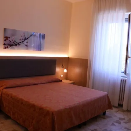 Dipendenza Aurora Apartman *